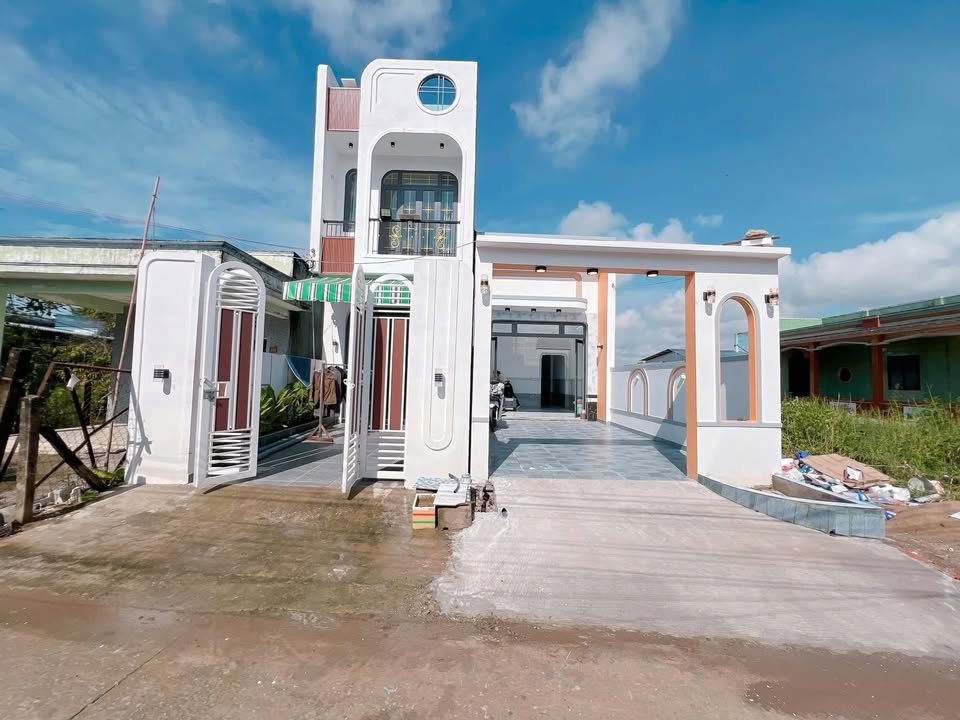 Nhà riêng 3PN 128m² mặt tiền đường Trần Văn Thôi - Giá chỉ 1.95 tỷ VND, thương lượng ngay!