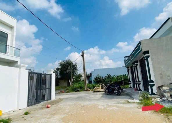 Đất nền Ấp 1, xã Nhựt Chánh, Bến Lức 100m² giá 1.3 tỷ - Sổ đỏ chính chủ, đầu tư sinh lời!