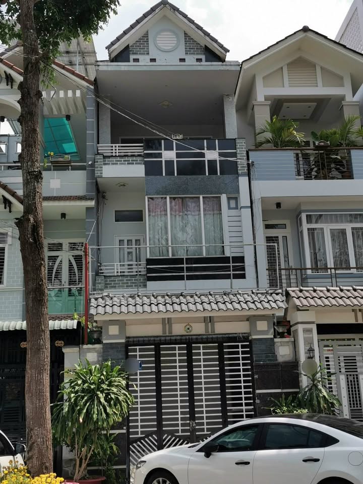 Nhà mặt tiền đường Xuân Thủy, Cần Thơ 108m² giá 7.2 tỷ - Vị trí đắc địa gần Trần Hoàng Na!