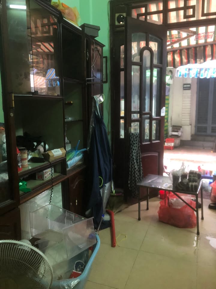 Nhà cho thuê tầng 1 ngõ 151A Thái Hà 37m² giá 3.5 triệu - Tiện nghi đầy đủ, bám mặt đường!