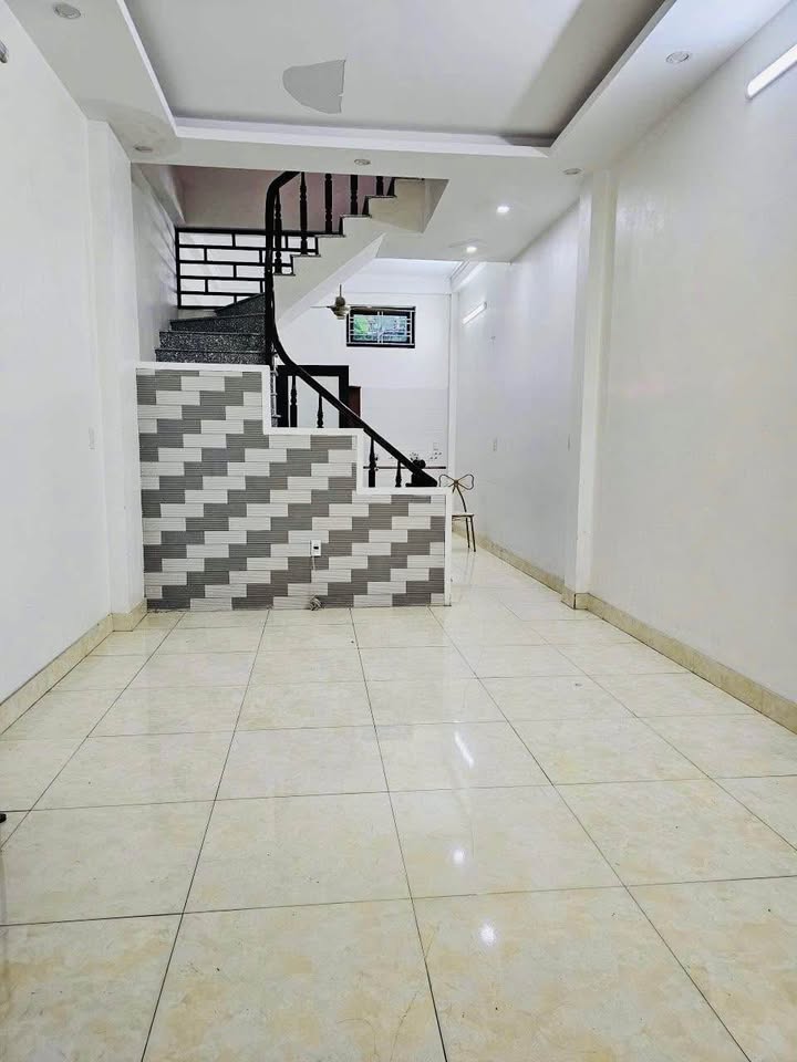 Nhà 3 tầng Ngõ Nguyễn Tông Quai 41m² giá 2.15 tỷ - Sổ đỏ chính chủ, thuận tiện sinh sống!