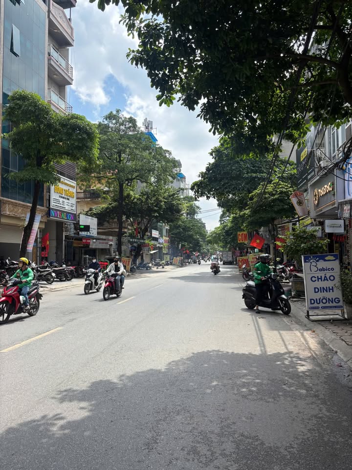 Nhà mặt phố Chiến Thắng Hà Đông 43m² giá 15.5 tỷ - Vị trí vàng sầm uất!