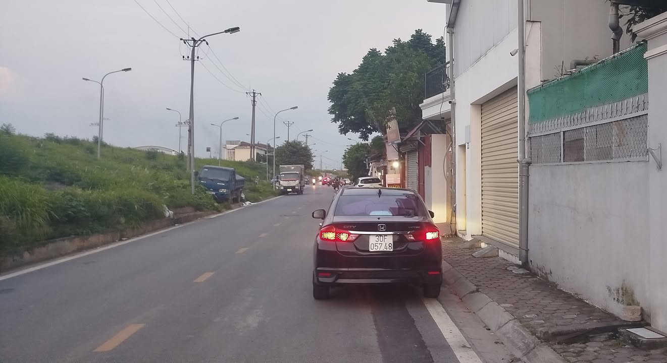 Nhà mặt đường Ngọc Thụy, Long Biên 77m² giá 13 tỷ - Kinh doanh thuận lợi!