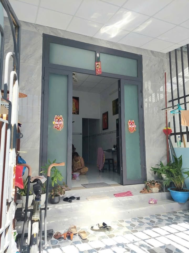 Nhà trệt mặt tiền hẻm gần Bến xe Hồng Loan, Cần Thơ - Giá chỉ 950 triệu!
