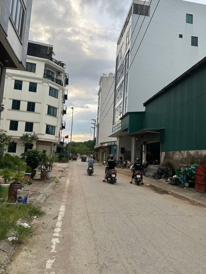 Mặt bằng kinh doanh liền kề A38 Geleximco, 90m² - Vị trí vàng cho thuê!