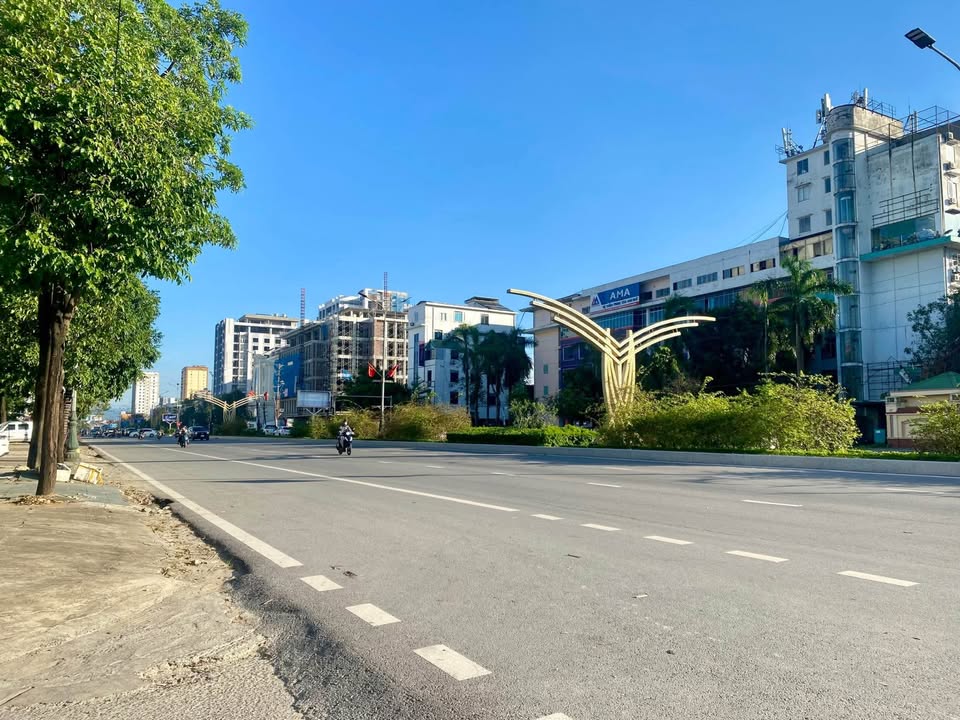 Bán nhà mặt đường Đại Lộ Lê Nin, Nghệ An 102.6m² - Nhà 4 tầng cho thuê kinh doanh tốt!