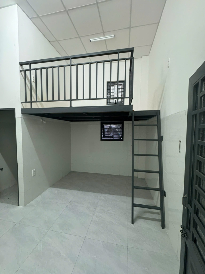 Phòng cho thuê tầng 2 tại 75 Tú Quỳ, Đà Nẵng - Không gian thoáng đãng, gần Đại học!