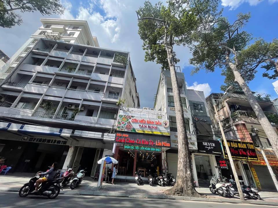 Cho thuê nhà mặt tiền Trần Quang Khải, P. Tân Định, quận 1 - Diện tích 120m², giá 70 triệu/tháng