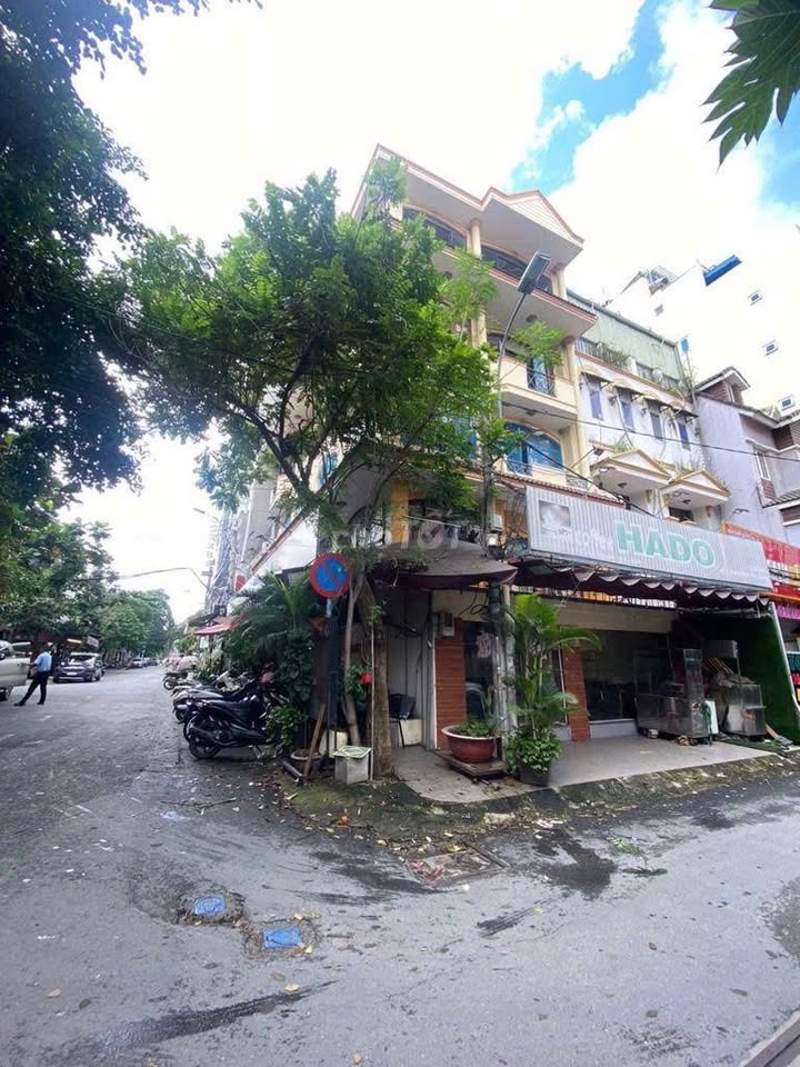 Nhà góc 2 mặt tiền cho thuê tại Sư Vạn Hạnh, Quận 10 - Kinh doanh tự do!