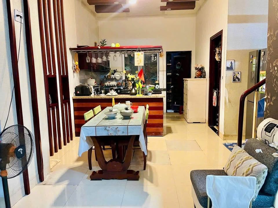 Căn khách sạn 4 tầng Nguyễn Thiện Thuật 113m² giá 15 tỷ - Đầu tư sinh lời ngay!