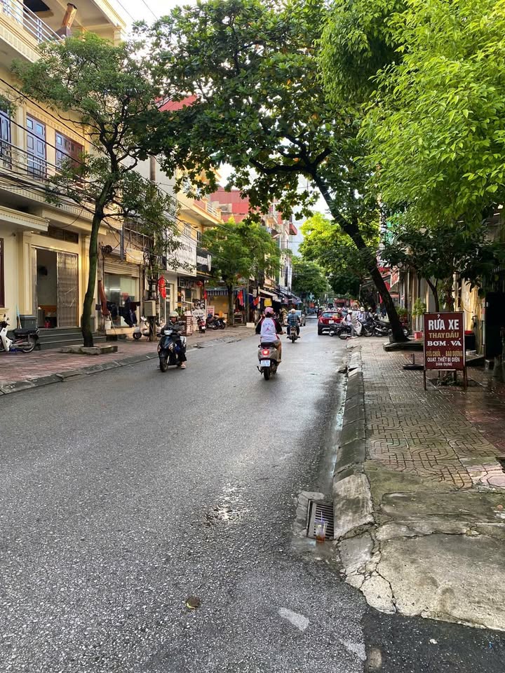 Nhà mặt đường Phạm Hồng Thái, Nam Định 25m² giá 3 tỷ - Kinh doanh thuận lợi!