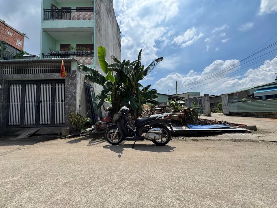 Đất lô góc 2 mặt tiền Hẻm 190 Võ Văn Hát 96m² giá 4.9 tỷ - Cơ hội đầu tư hấp dẫn!