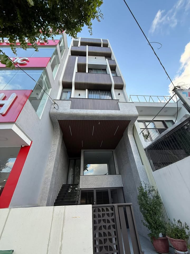 Cho thuê toà nhà 4 tầng Nguyễn Tất Thành, Thanh Khê, 80m² chỉ 27 triệu - Sẵn sàng vào ở!