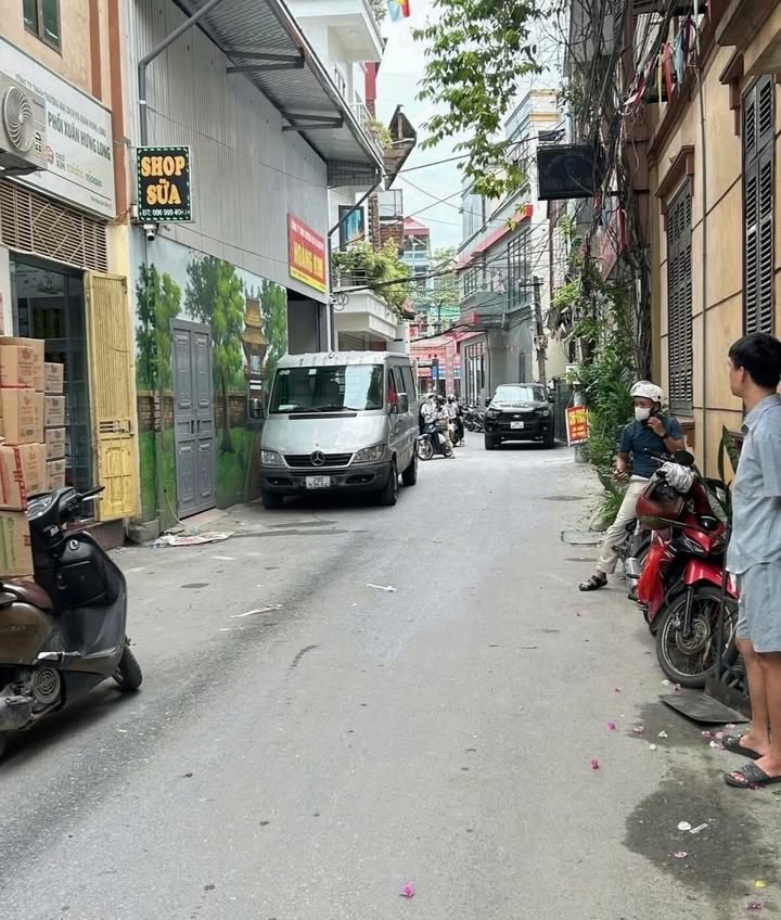 Nhà bán gấp Bắc Từ Liêm 34m² giá 4 tỷ - Full nội thất, lô góc hai mặt thoáng!