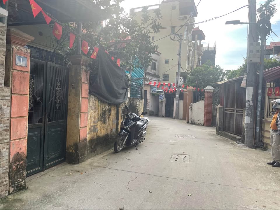 Bán đất tặng nhà 4 tầng lô góc ô tô tránh trung tâm Phú Thượng, Tây Hồ - Giá 39 tỷ!