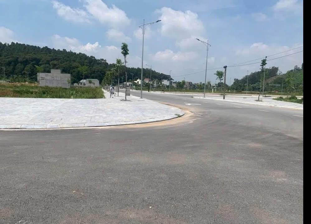 Lô đất đầu ve Rừng Thông 95,5m² giá 2 tỷ - Mặt tiền siêu đẹp!