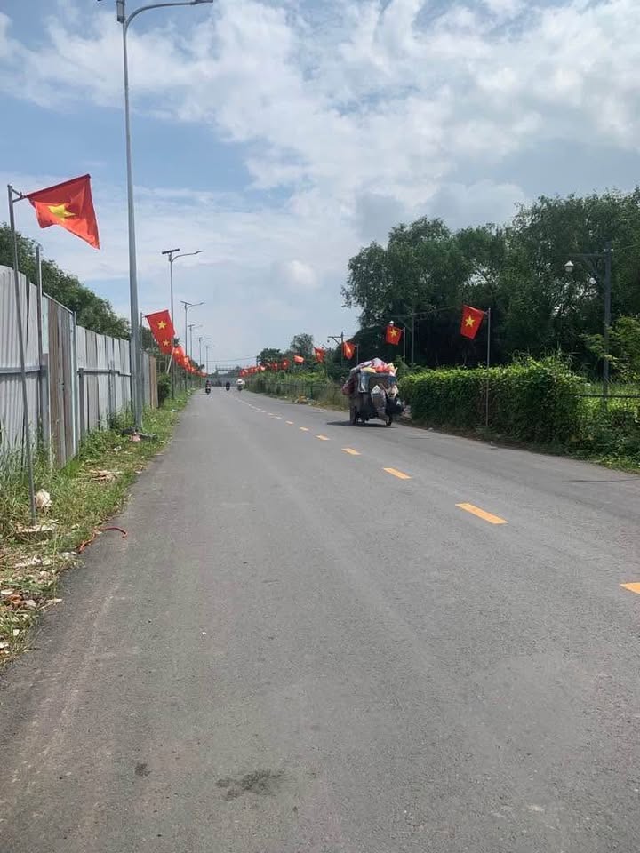 Đất nền mặt tiền đường Phú Thuận Quận 7, 350m² chỉ 1.2 tỷ - Cơ hội đầu tư tuyệt vời!