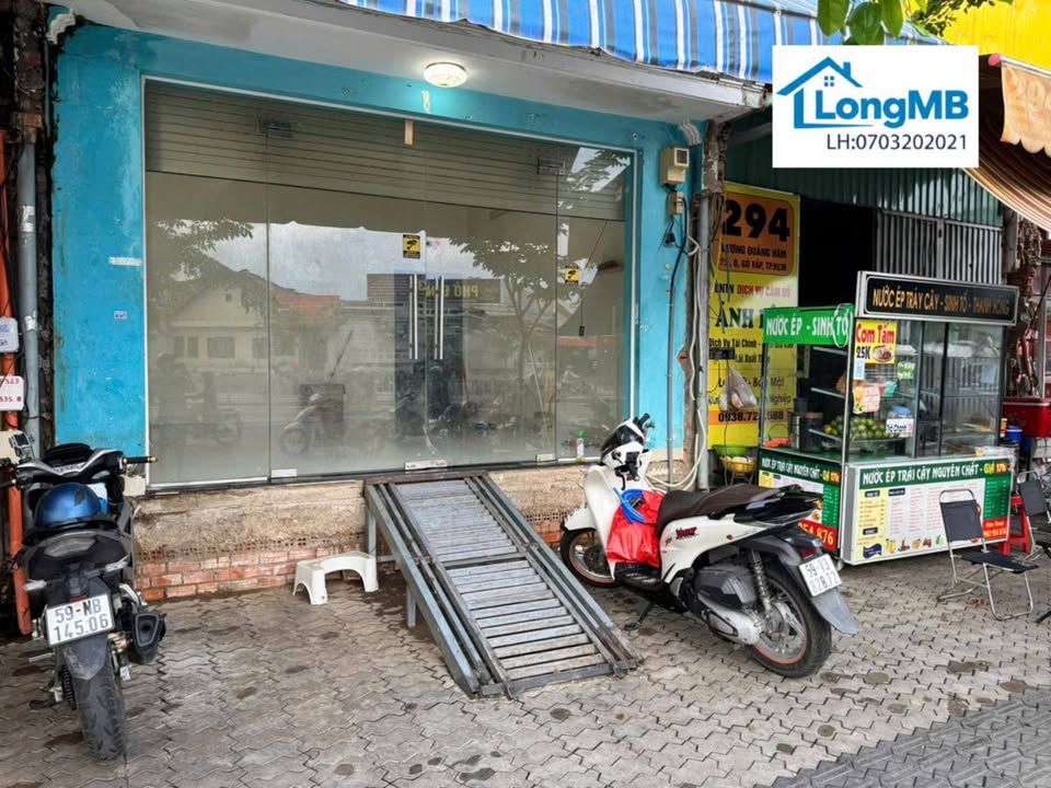 Nhà mặt tiền Dương Quảng Hàm 100m² giá 30 triệu - Kinh doanh sầm uất!