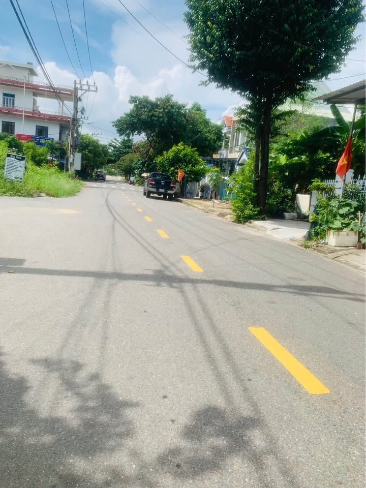 Nhà mặt tiền đường Trịnh Khắc Lập 100m² giá 5.25 tỷ - Tặng nhà gác đúc kiên cố!