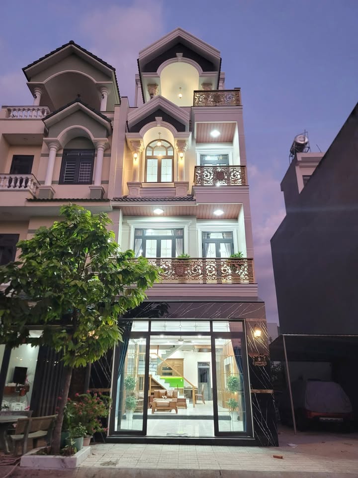 Nhà 4 tầng Bình An, Dĩ An 90m² giá 8.2 tỷ - Sân ô tô, đầy đủ nội thất!