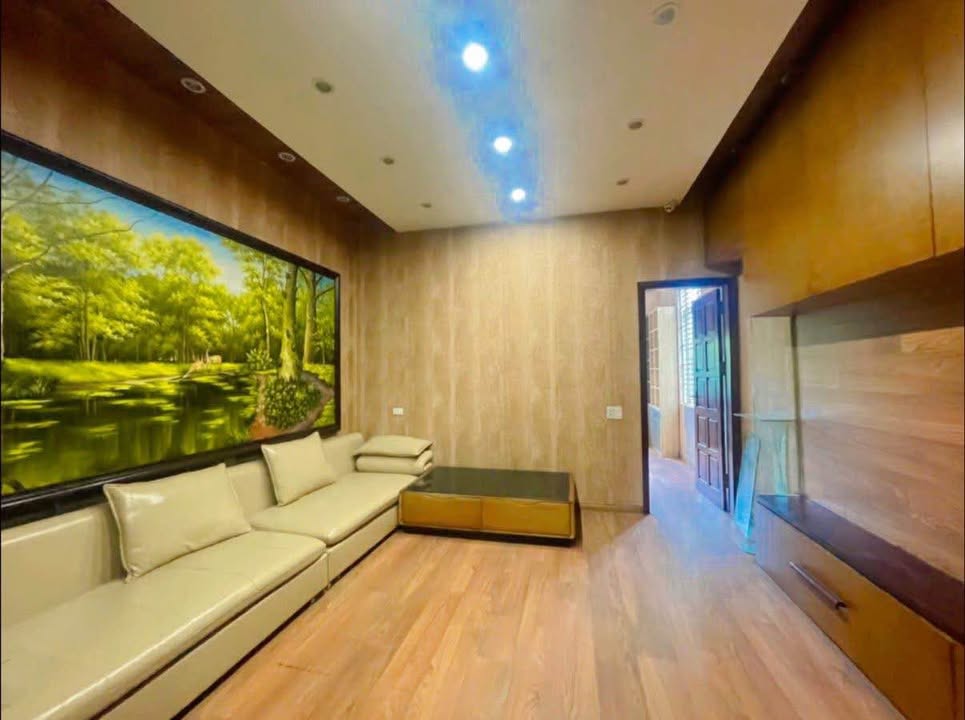 Nhà 3 Tầng Mặt Đường Kinh Doanh Nguyễn Công Trứ 81m² giá 5.9 tỷ - Cơ hội đầu tư tuyệt vời!