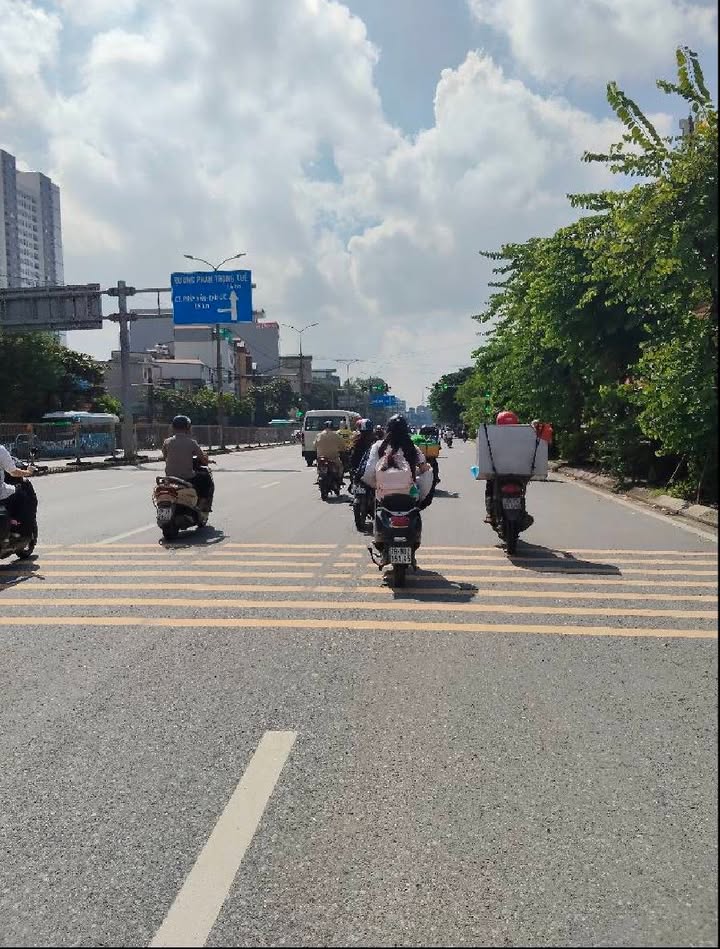 Nhà đẹp mới xây Ngọc Hồi, 40m² giá 5 tỷ - Tiện ích đầy đủ gần KCN!