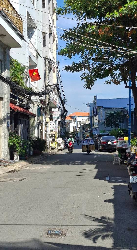 Căn hộ dịch vụ Hẻm 102 Phan Huy Ích 104.5m² giá 14 tỷ - Tiềm năng sinh lời cao!