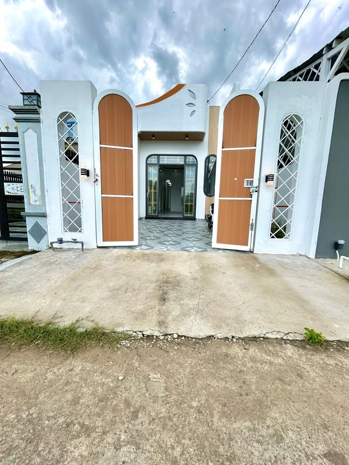 Nhà mặt tiền Phạm Thị Cầm, Phước Lâm 157m² chỉ 2.08 tỷ - Thiết kế hiện đại, hồ bơi riêng!