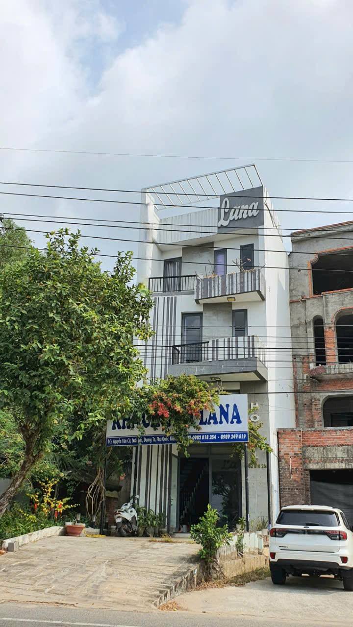 Nhà nguyên căn 3 tầng tại Phú Quốc, 300m² chỉ 20 triệu/tháng - Tiện nghi đầy đủ!