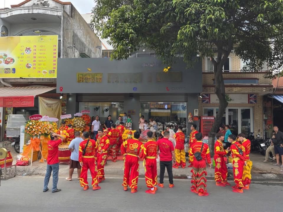 Cho thuê nhà mặt tiền Lạc Long Quân, Quận 11, 128m² - Mở cửa hàng ngay lập tức!