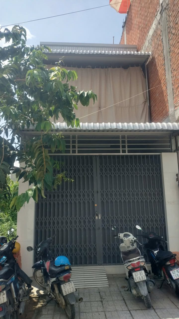 Nhà phố Lý Thái Tổ, Long Xuyên 76m² giá 3 tỷ - Dọn vào ở ngay!