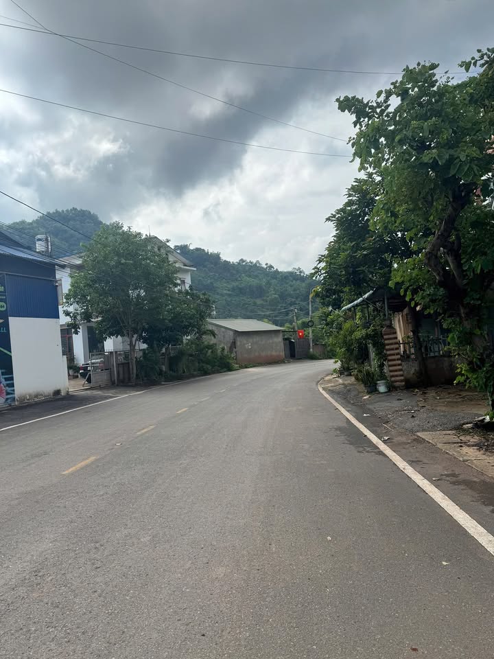 Đất nền 300m² tại ngã 3 Hua La cũ - Phù hợp xây nhà mái thái hoặc kho xưởng!