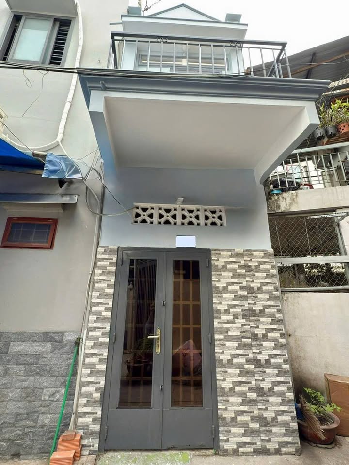 Nhà Lý Thường Kiệt Gò Vấp 10.8m² giá 1.85 tỷ - Vị trí trung tâm, tiện ích đầy đủ!