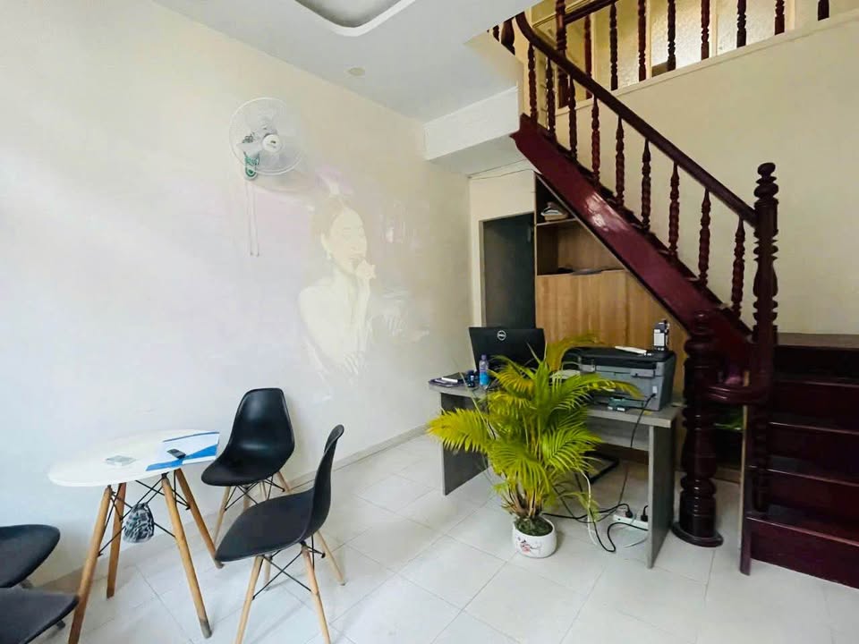 Nhà nguyên căn cho thuê Phó Đức Chính, Nha Trang 35m² - Thuận tiện mở văn phòng!