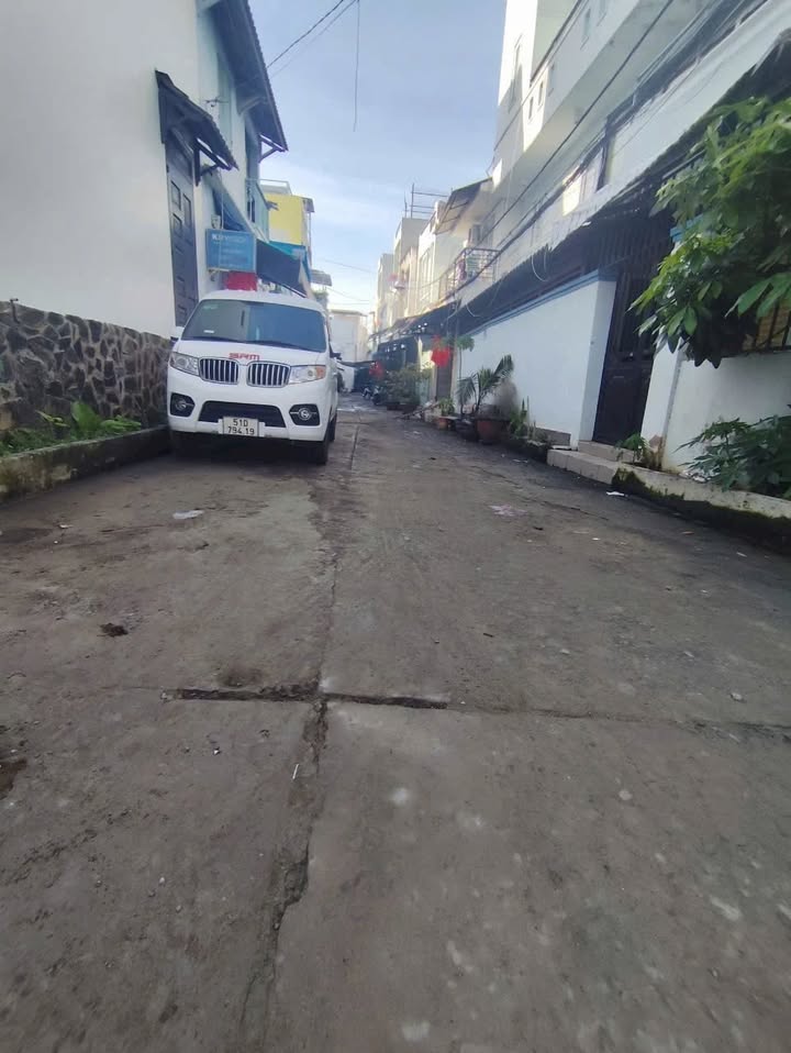 Nhà 3 tầng Bùi Tư Toàn, 40m² giá 4.5 tỷ - Sẵn sàng vào ở ngay!