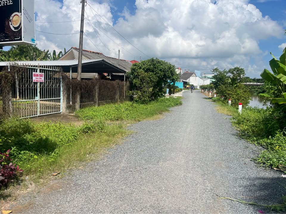 Đất mặt tiền lộ nhựa 750m² tại ấp Chợ, Trà Cú - Giá chỉ 2 tỷ, thuận tiện kinh doanh!