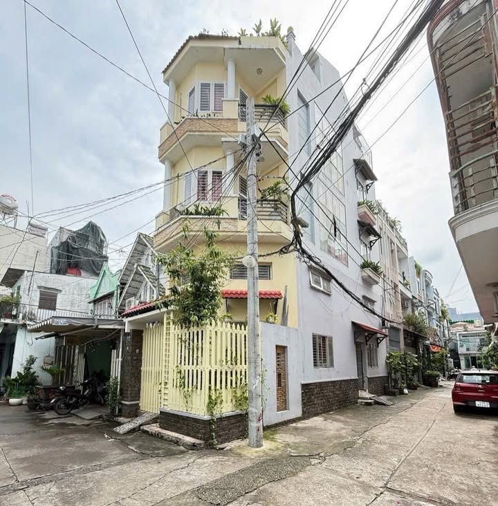 Nhà phố Tân Bình 54m² giá 10.5 tỷ - Căn góc 2 mặt tiền, hẻm xe tải rộng rãi!