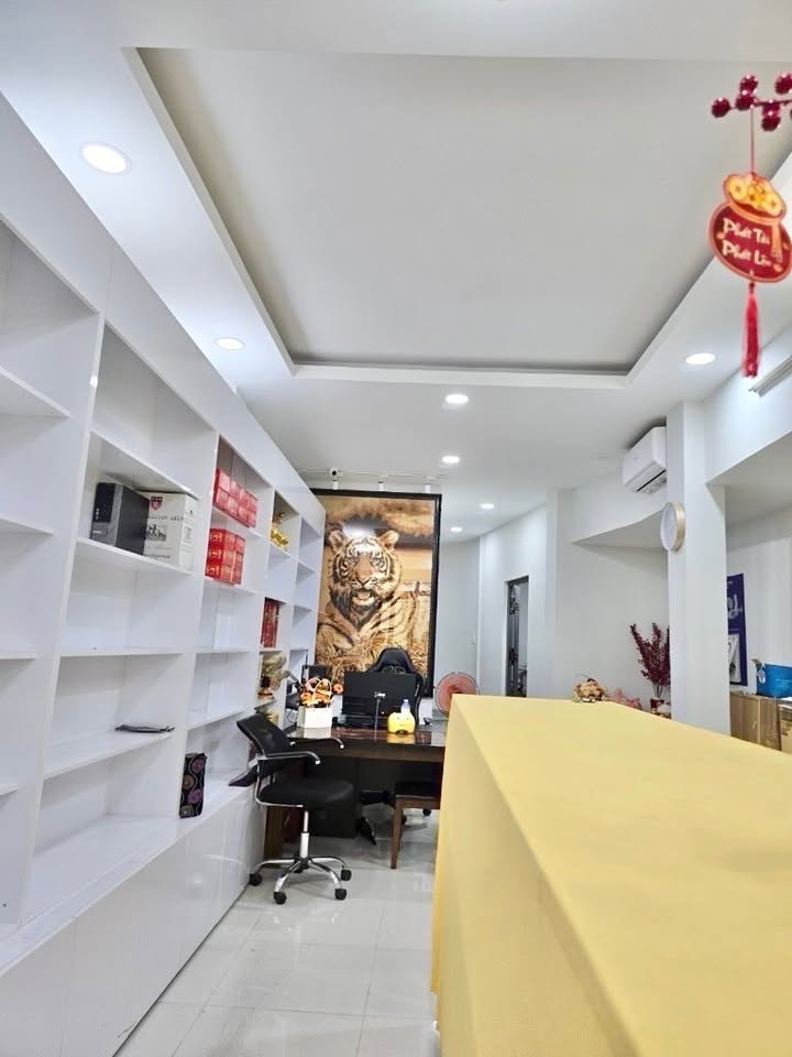 Nhà phố Tô Hiến Thành Quận 10 53m² giá 8 tỷ - Sát mặt tiền, chính chủ!