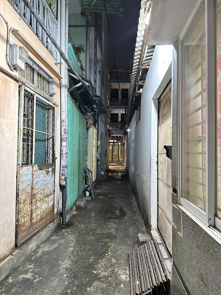 Nhà 2 Lầu Mới Cách Mạng Tháng 8 Quận 10 Giá 7 Tỷ - Dọn Vào Ở Ngay!