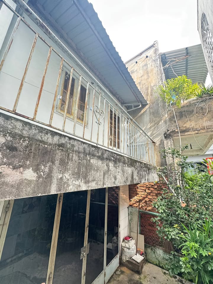 Nhà cấp 4 hẻm xe máy P6 Q8 46.3m² giá 3.1 tỷ - Sổ hồng riêng, công chứng ngay!