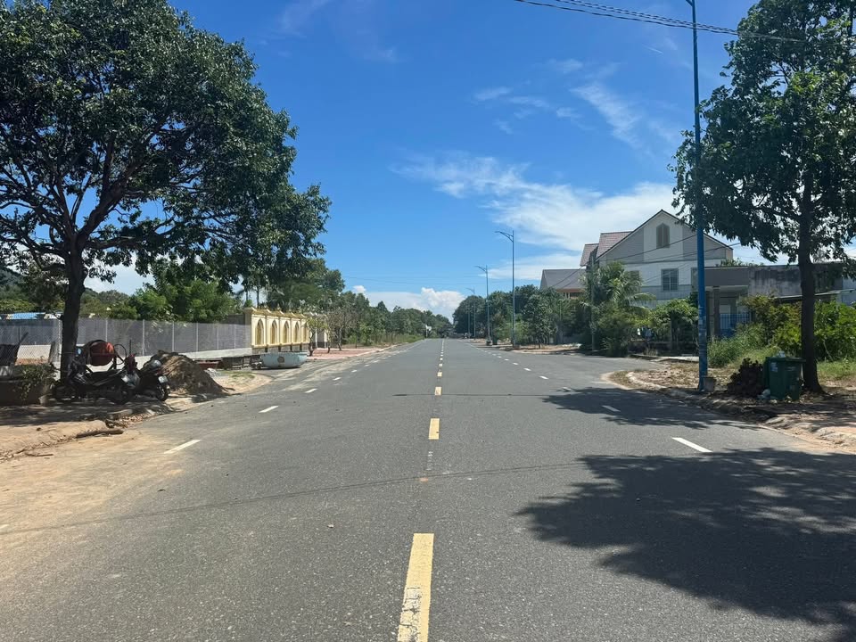 Đất nền mặt tiền 2 mặt đường Trường Trinh, xã Long Hải, 65m² - Giá chỉ 2.35 tỷ!