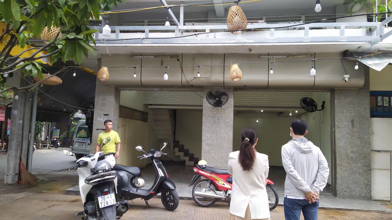 Nhà mặt tiền kinh doanh góc ngay ngã tư Tân Hương, Q. Tân Phú - Giá thuê chỉ 20 triệu!