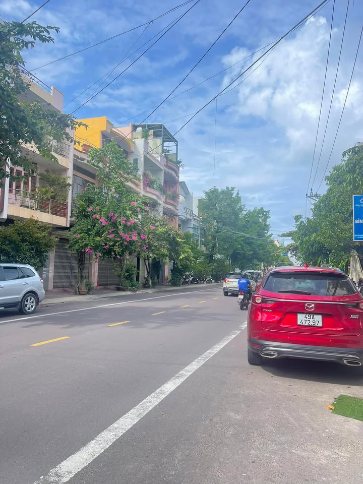 Nhà đẹp 90m² đường Nguyễn Thị Định, Quy Nhơn - Hướng Đông, giá thỏa thuận