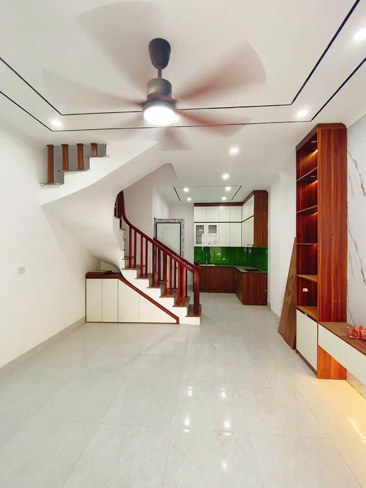 Nhà mới xây 3 tầng tại TDP Cộng Hòa - Bần Yên Nhân, 41m² chỉ 2 tỷ - Sổ đỏ riêng, chính chủ!