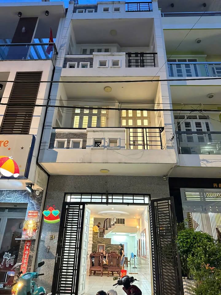 Nhà đẹp 4 tầng đường số 3, phường 10, quận 6, giá 13.5 tỷ - Bán gấp chính chủ!