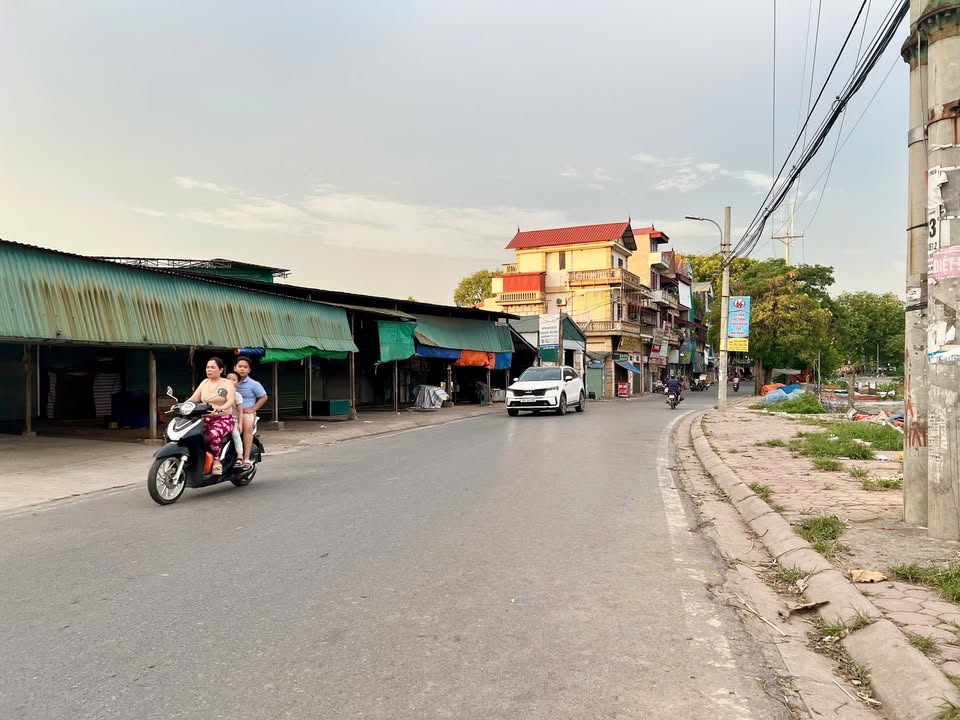 Nhà cấp 4 Yên Thường 64m² giá 4 tỷ - Vị trí đắc địa gần đường lớn!