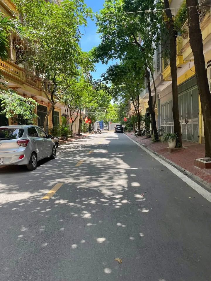 Nhà phố KĐT Đại Kim 62m² giá 26.7 tỷ - Kinh doanh sầm uất 2 mặt đường!