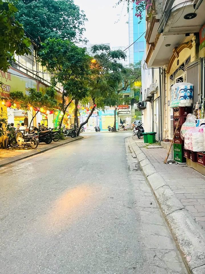 Nhà mặt phố Khuất Duy Tiến 51m² giá 21 tỷ - Vị trí vàng kinh doanh sầm uất!