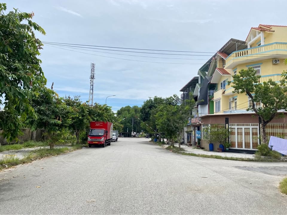 Nhà 4 tầng mặt tiền đường 19.5m Khu B Phú Mỹ Thượng, TP Huế - Giá chỉ 5.1 tỷ!