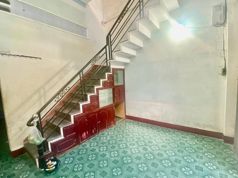 Nhà cho thuê hẻm cạn trung tâm Quy Nhơn 2PN giá 4.5 triệu - Bước ra biển ngay!